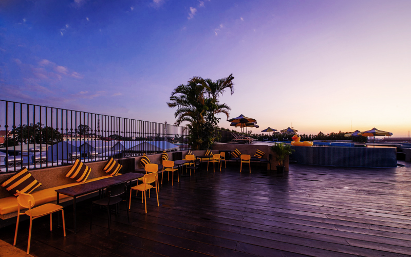 Akas-Pool Beach & Bar